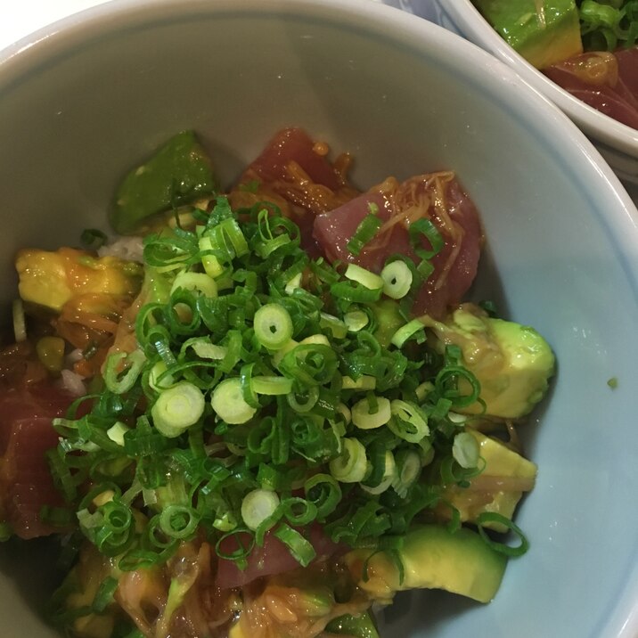 えのきの瓶を入れるだけ☆まぐろアボカド丼